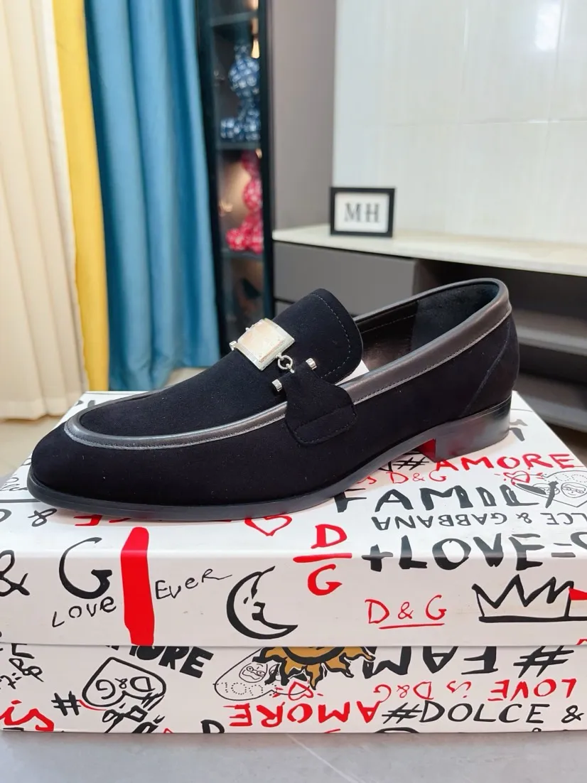 Men's shoes 💰540🌸🌸 [DG Dolce & Gabbana] High-end customized leather shoes. The upper is made of imported calf leather. Original hardware. I believe you will be impressed from the first time you see it. The avant-garde atmosphere can no longer fully interpret its elegance. AAA grade rubber outsole is super comfortable. The original cover last of the counter ensures its original version and quality. The upper is simple and the cowhide lining ensures its comfort and breathability. A pair of truly good shoes has its own unique soul, famous quality, and the first choice for successful people. Regular size 38-44 (45 customized)